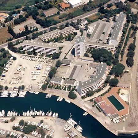 Acces Direct Plage Hyeres Exterior photo